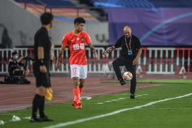 阿马德庆祝曼联百场出场：自豪且期待未来挑战
